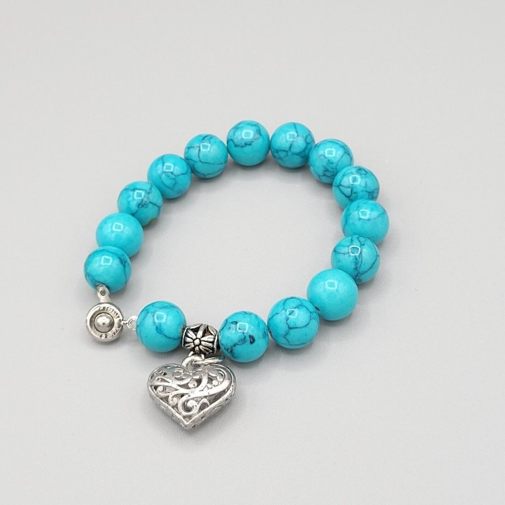 Teng Yue Signed Metal Heart Charm Howlite Beaded Fashion Bracelet 6 3/4 in